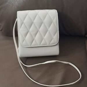 Elegant White Quilted Crossbody Bag.  Some Damage And Spots As Shown In Pics